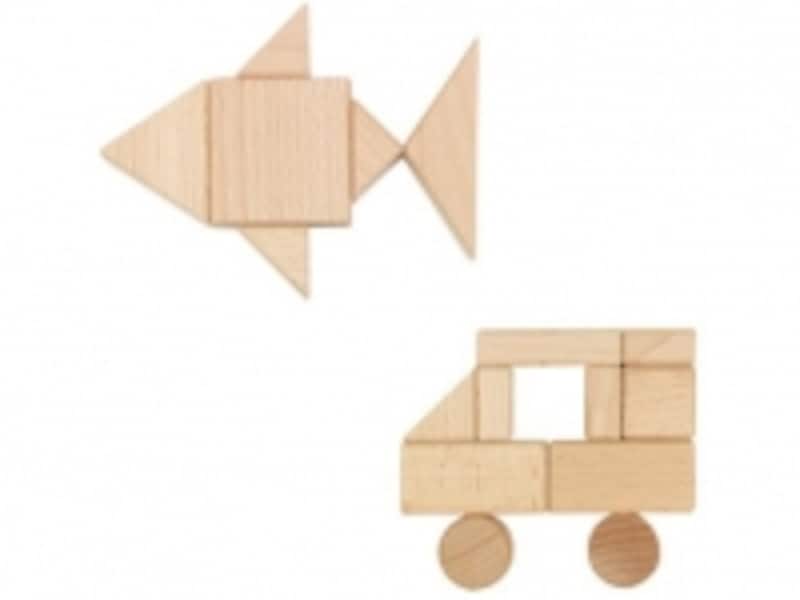 想像力を邪魔しない白木の積み木で何を作ってくれるか楽しみ