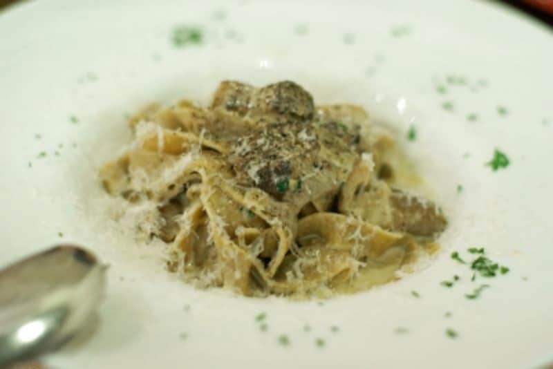 日野の全粒粉のタリアテッレ、ポルチーニのクリームソース(2600円)