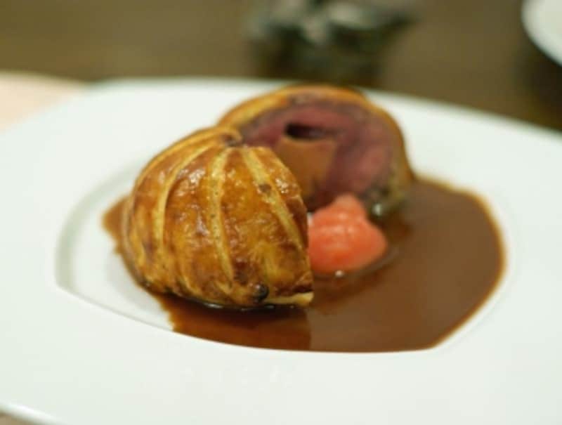 パイ生地の焼き色、ソースの色艶。どれもお見事