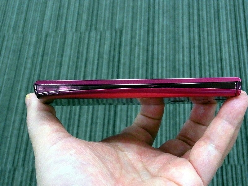 フラットな右側面