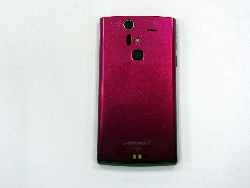 持ちやすさの秘密は、ウエストのようなくびれ形状