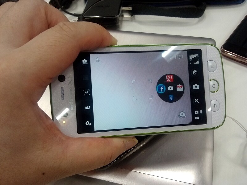 撮影してすぐ写真投稿ができるSNSシェア