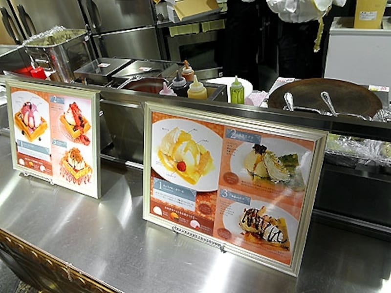 実演のクレープとワッフル