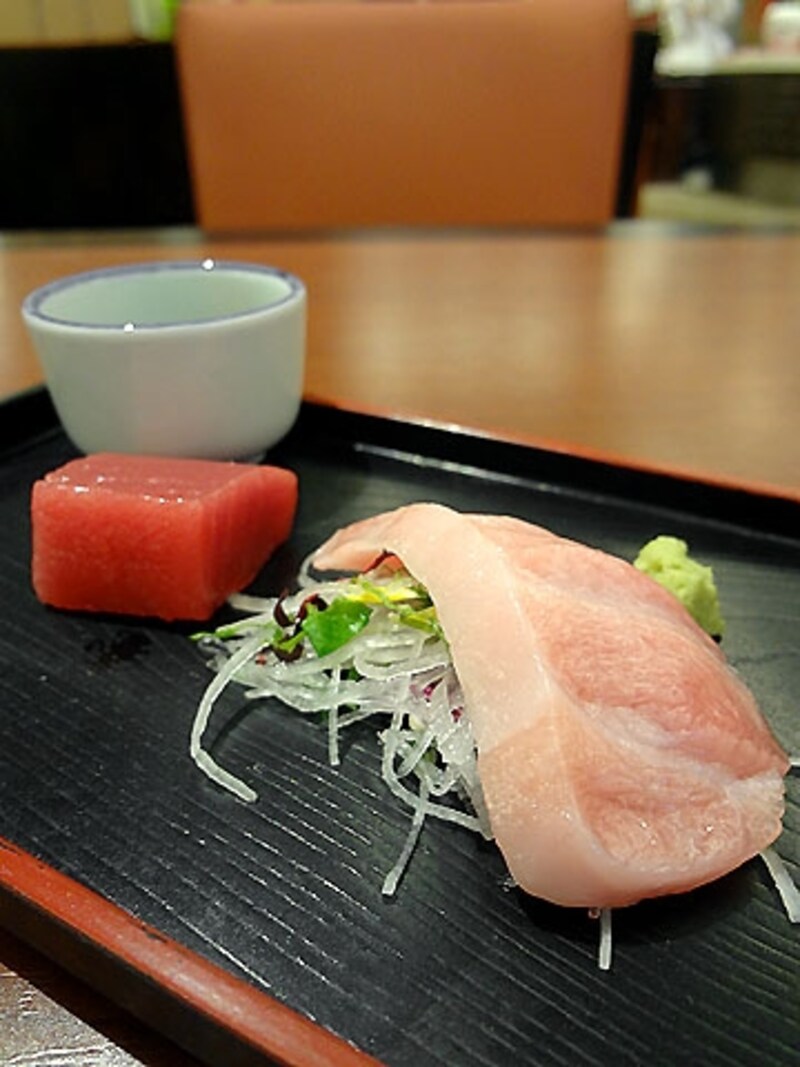 高知県宿毛漁港から直送される、高級本鮪「トロ鮪」の刺身