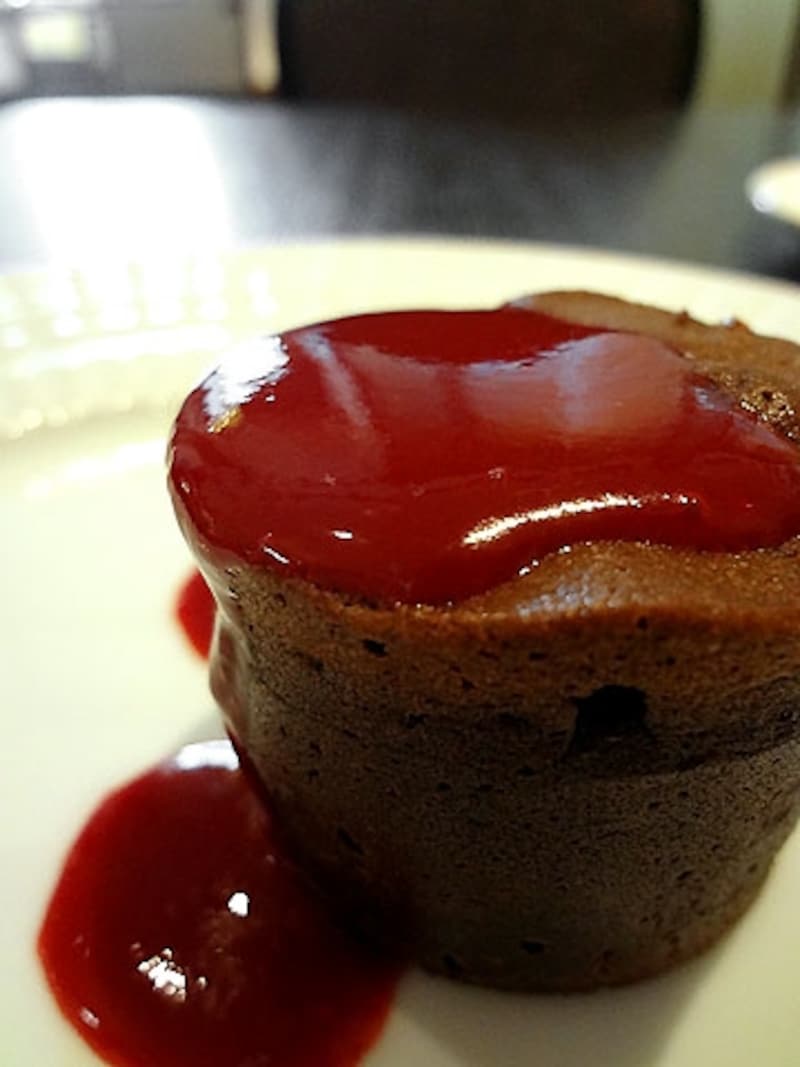 フォンダンショコラ ラズベリーソース添え