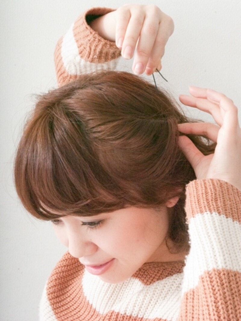 地肌にしっかりピンを当ててから倒して差し込む