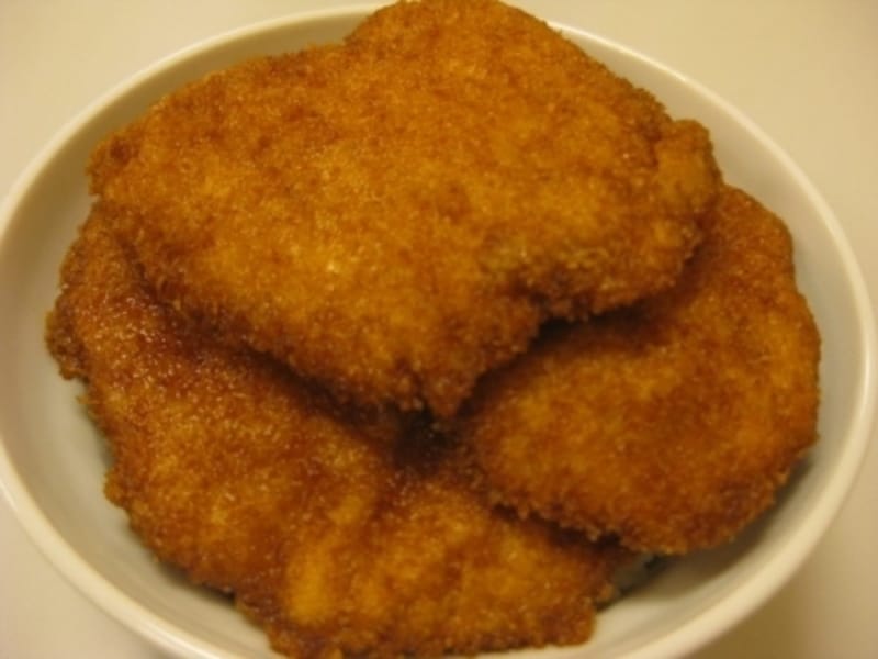 おおぶりのカツが6枚ものった「かつ丼」が970円