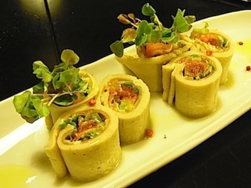 そばの芽のサラダ巻き（780円）