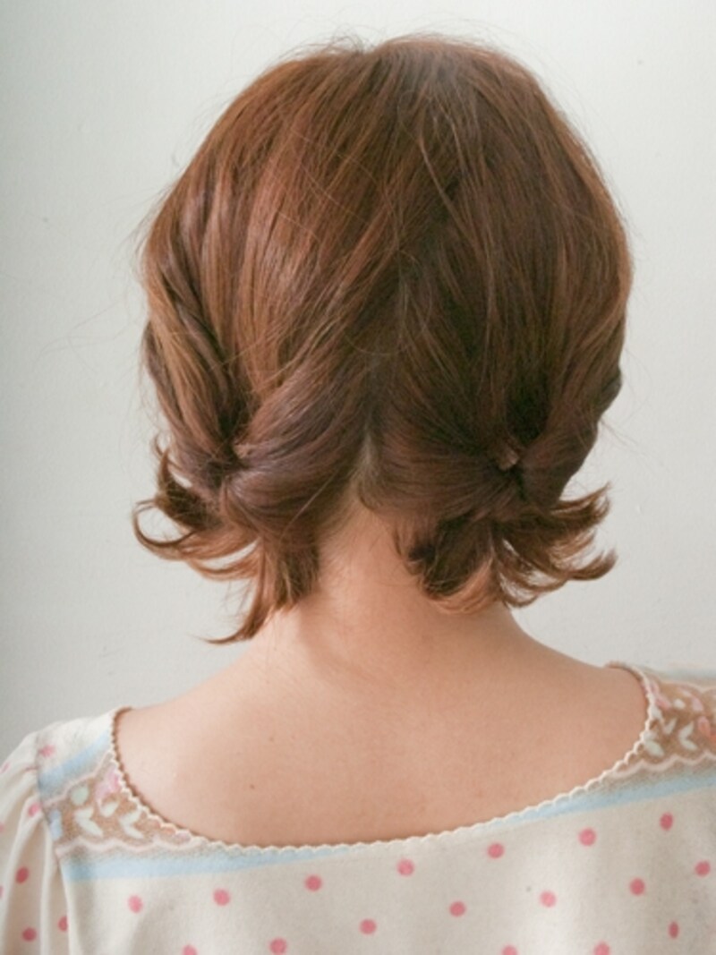 首に沿うように