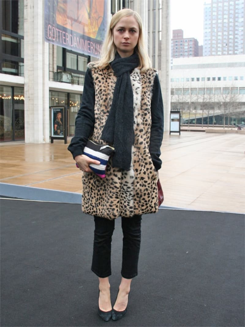 真ん中に長く垂らすだけでスラリと見える