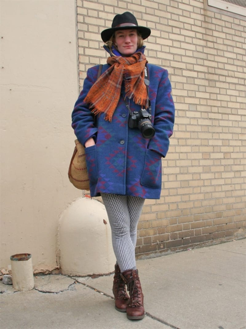 コート×マフラーでカラーブロックコーデが完成