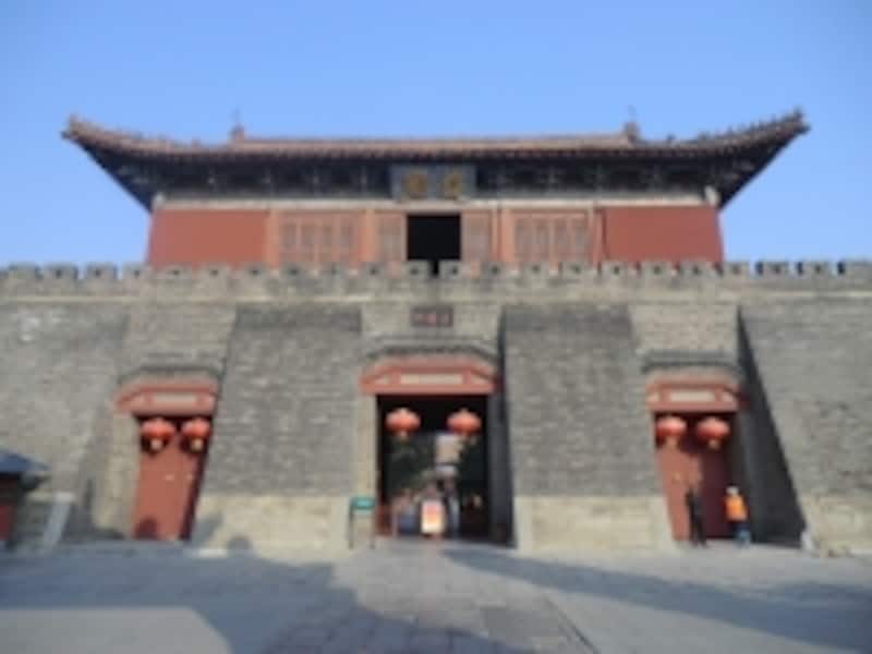 岱廟への入口、「正陽門」