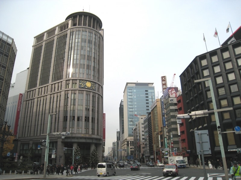 三越方面を望む