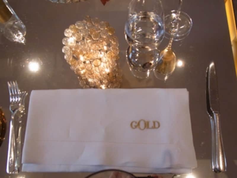 レストラン「GOLD」のテーブルセッティング