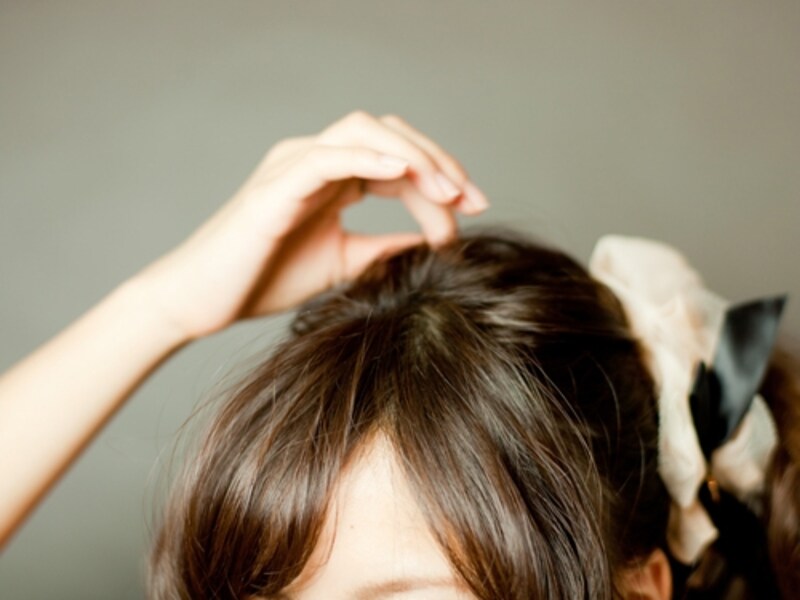 最後につまんで根本をボリュームアップします。