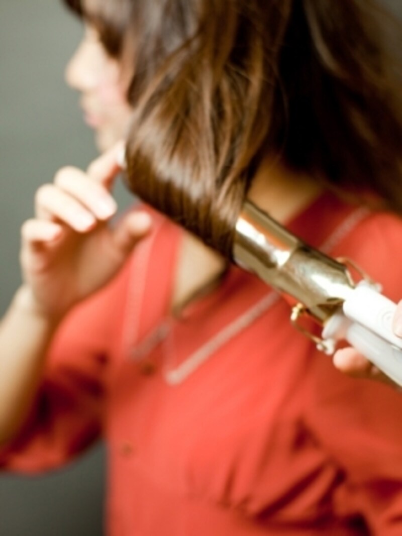 顔周りをアイロンで巻きます。