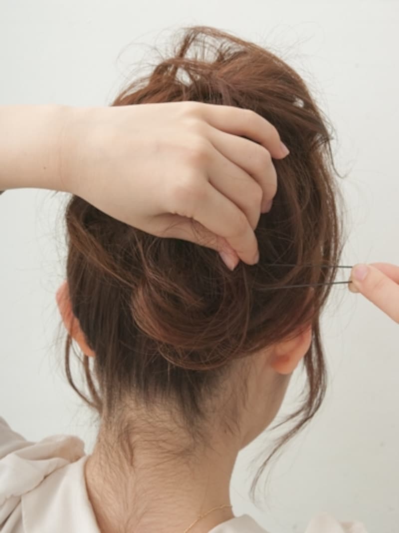 毛先は逃がす様にUピンで固定する