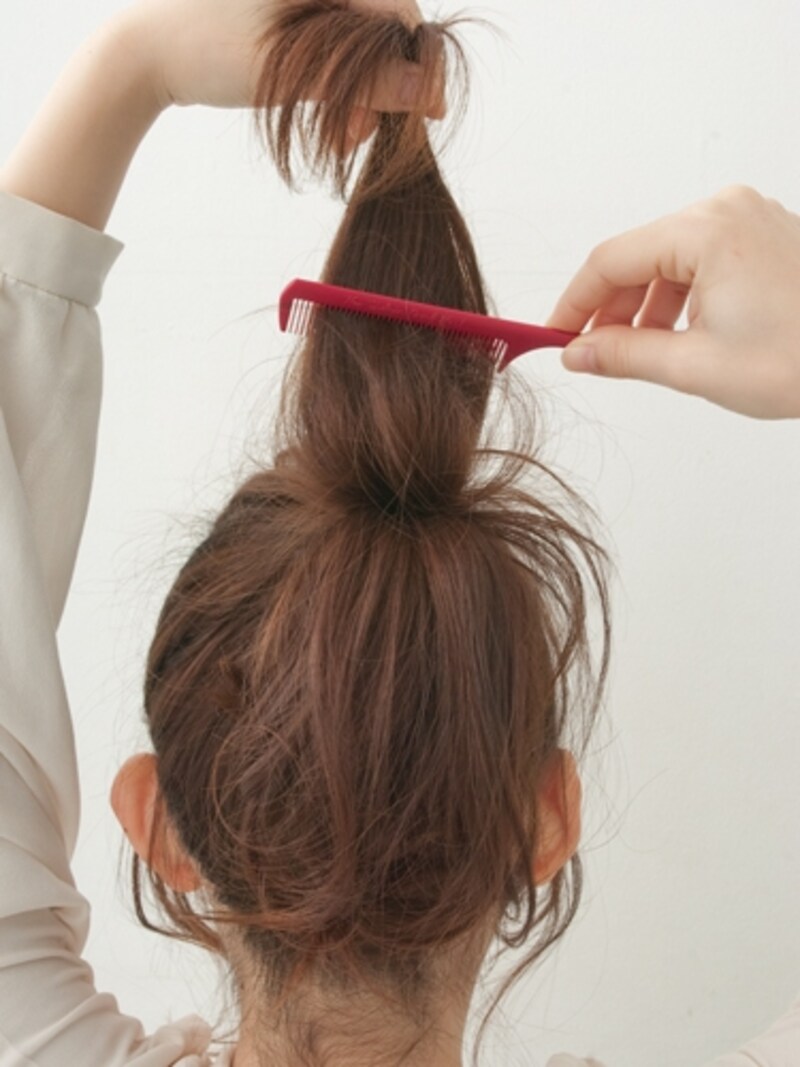 根元に逆毛をたてる