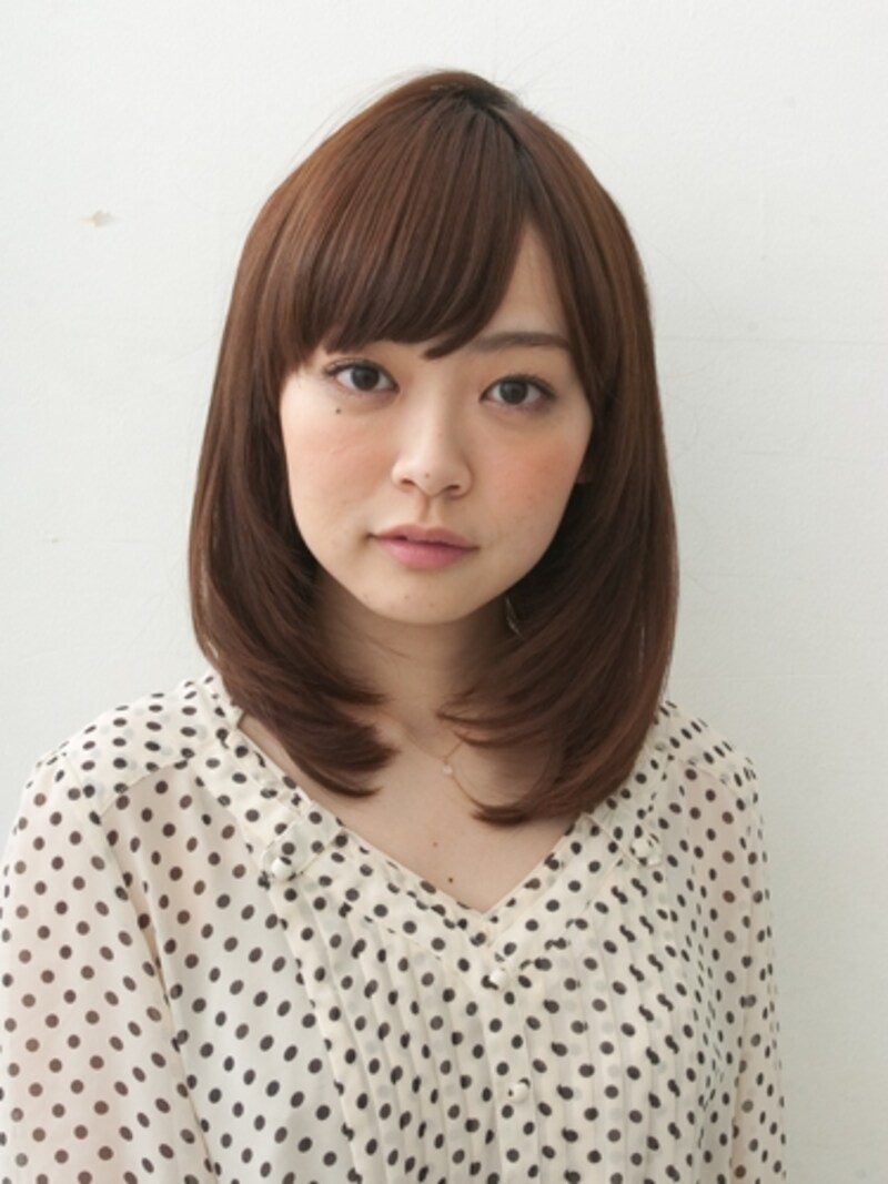 鎖骨下のミディアムレイヤー