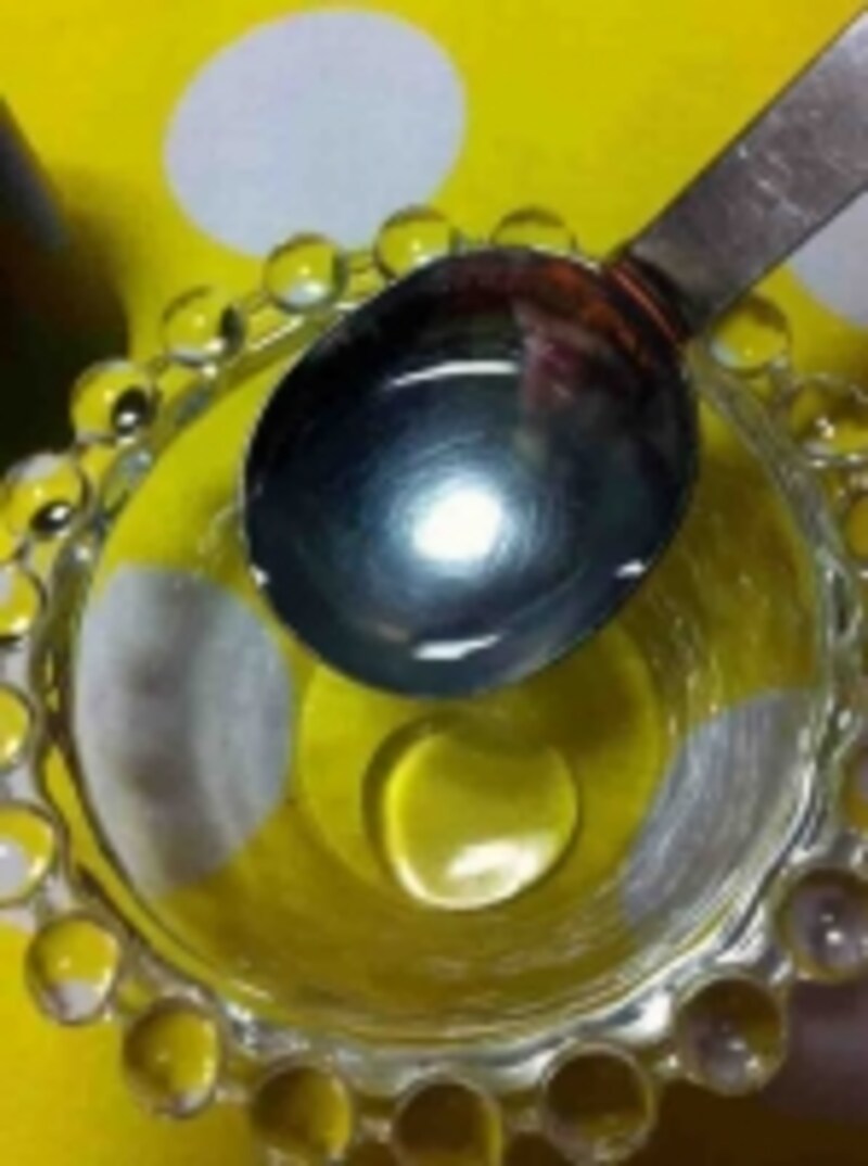 ホホバオイルを加えます