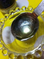 マカダミアオイルを加えます