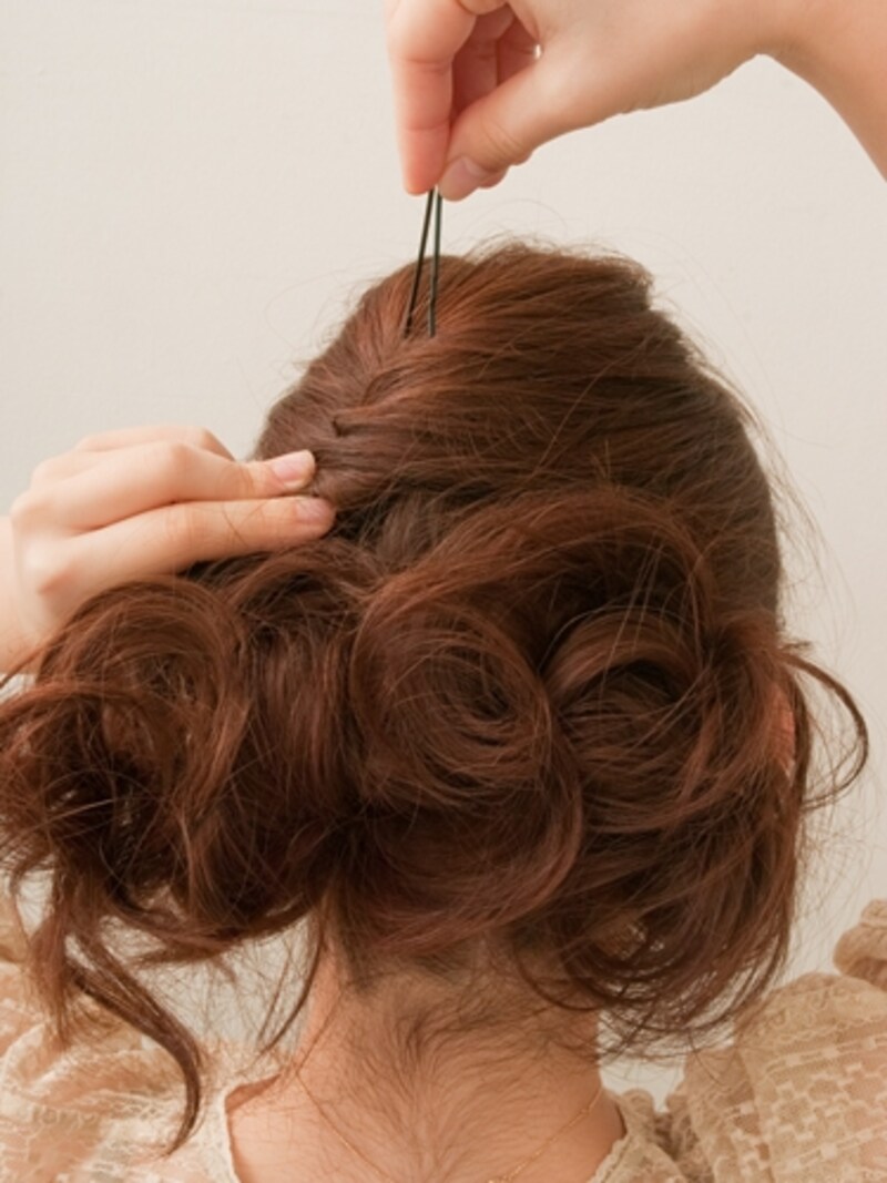 あえてクシで整えずナチュラルな質感をだす