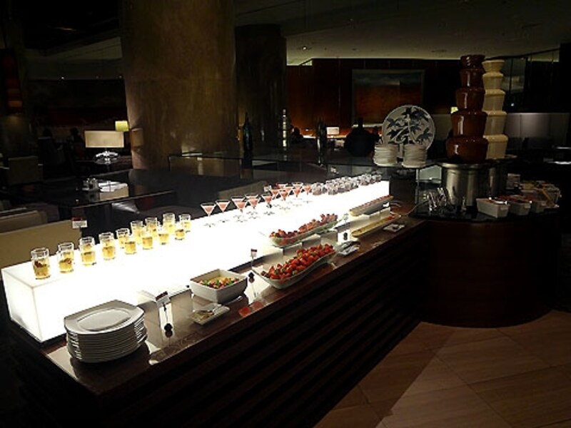 チョコレートファウンテンのブッフェ台