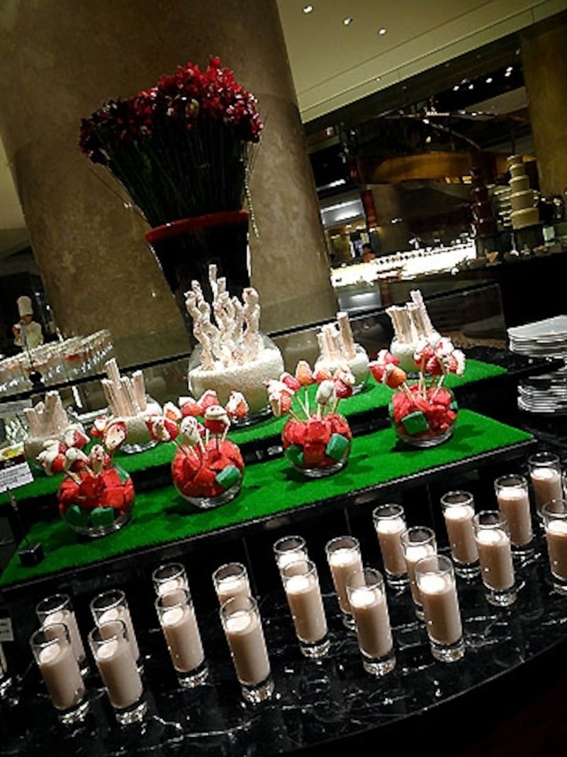 アーティスティックなブッフェ台