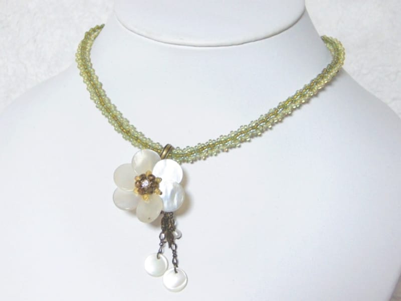 丸小ビーズの立体ネックレス