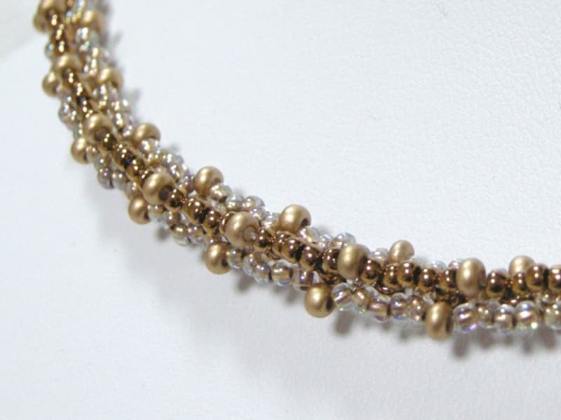 丸小ビーズの立体ネックレス