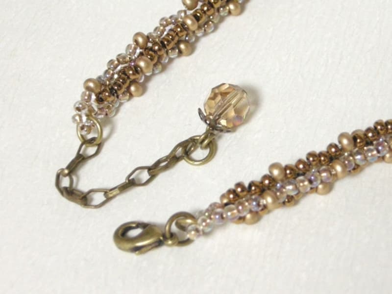 丸小ビーズの立体ネックレス