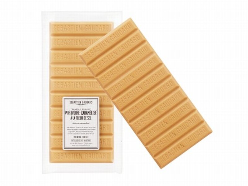 「セバスチャン・ゴダール」の「タブレット・イヴォワール・キャラメリゼ・フルールドセル」（80g　1785円)