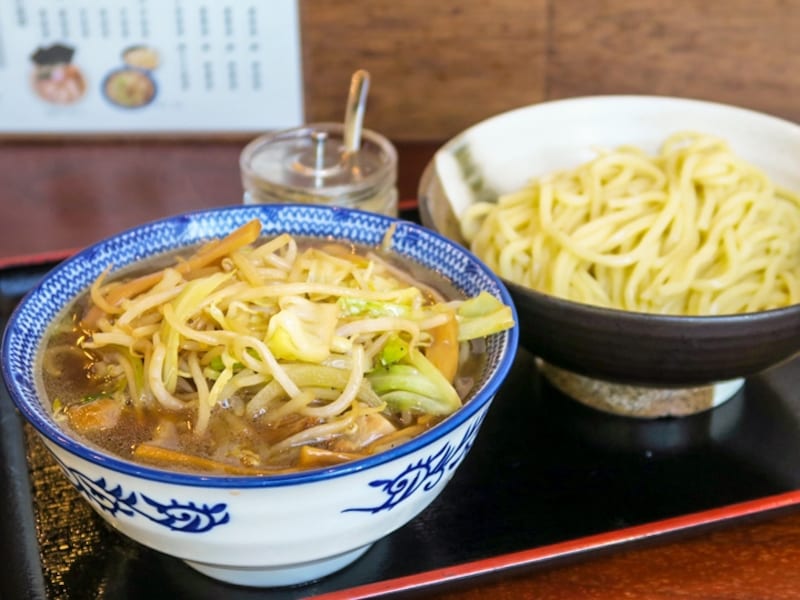 甍(いらか)野菜つけ麺(並)880円(2015年10月3日撮影)