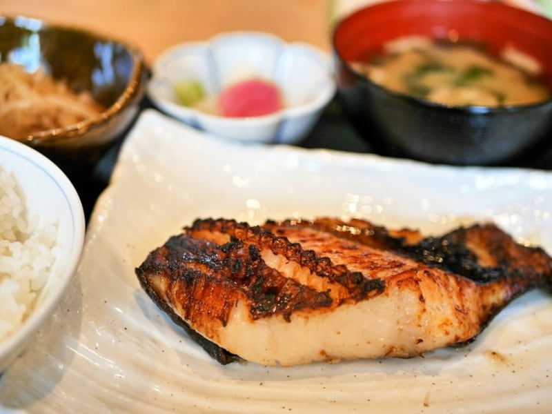 ランチタイムにおすすめの「銀だら西京焼き定食(1580円税込)」。厚みがあるので、ふんわり、しっとり(2017年6月16日撮影)
