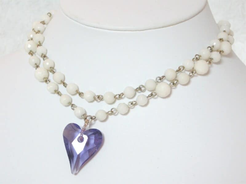 大きめスワロにはボリュームチェーンを