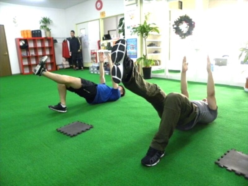 正しいフォームで行うことで、バランスが整えられ、体の機能が向上していきます