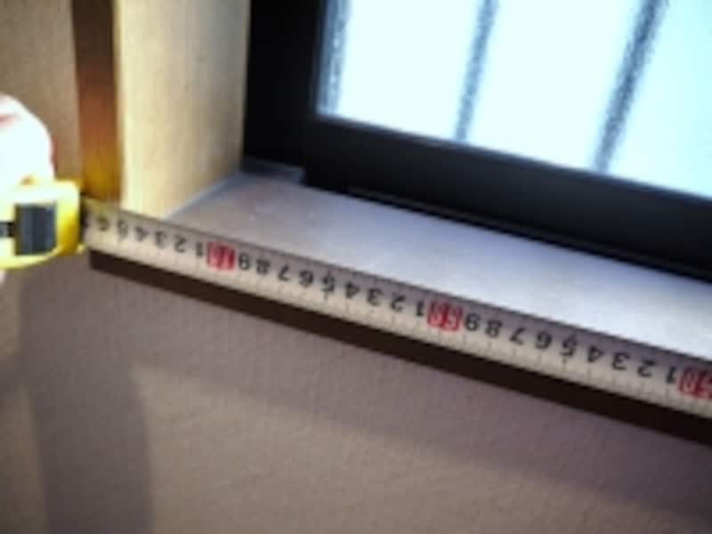 窓の内寸を正確に測りましょう