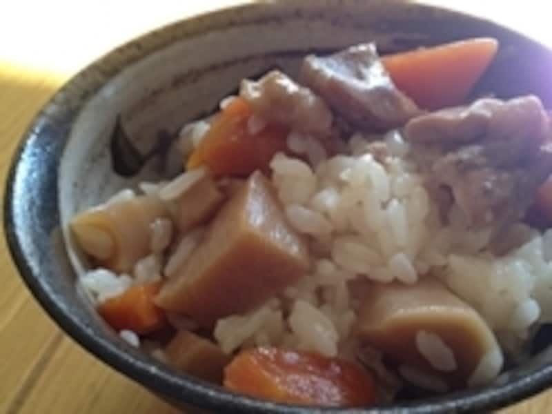 業務スーパーの野菜炊き合せで作った炊き込みご飯