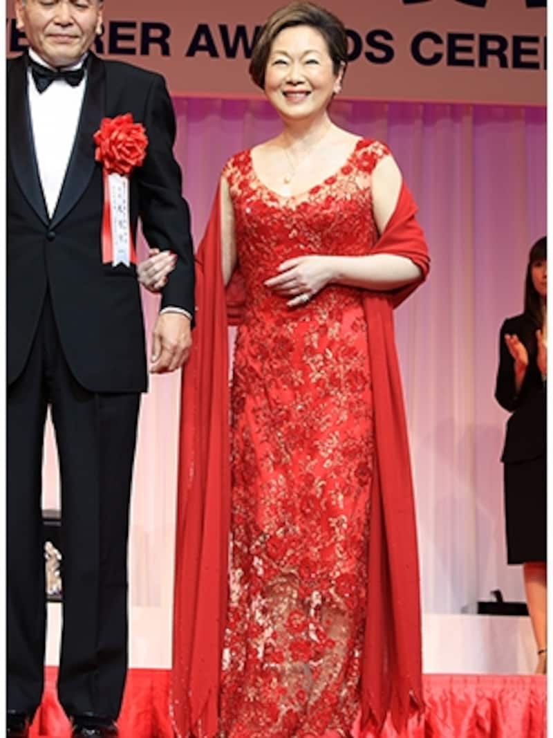 由紀さおりさんがジュエリーベストドレッサー賞を受賞