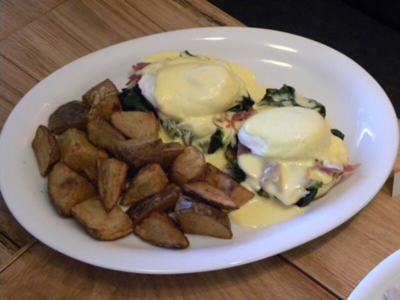 「スラッピーケークス」の「スラッピーベネディクト」（1100円）