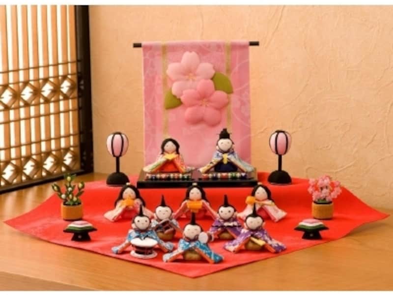 小さいのに細かいところまで丁寧にしっかりと手作りされたお雛さま