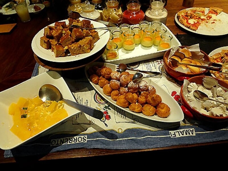 サルヴァトーレ クオモ＆バール ブッフェ台