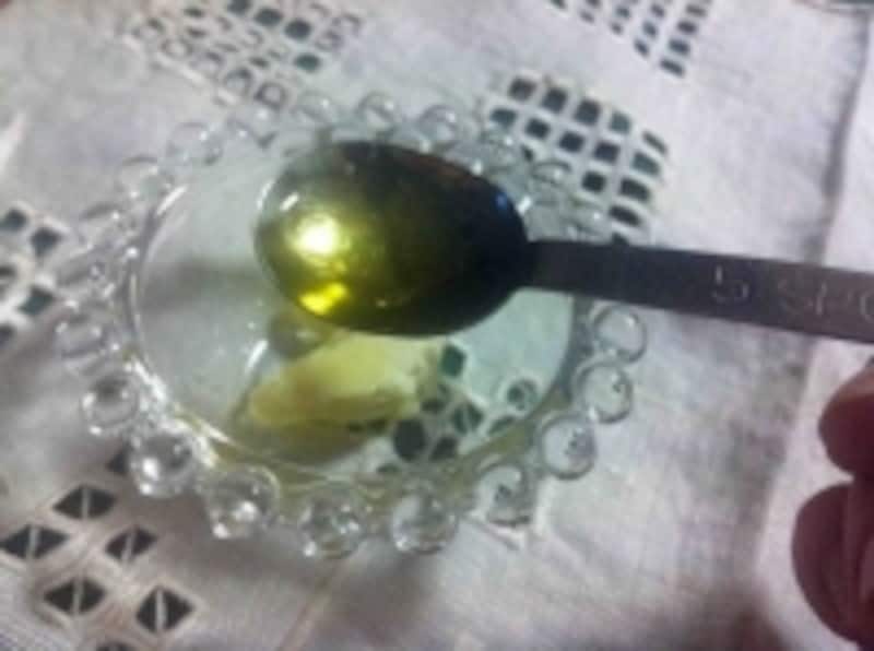 ホホバオイルを加えます
