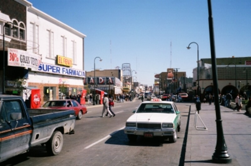 強盗、窃盗は言うに及ばず、殺人、誘拐、果てには銃撃戦や手榴弾の投てきさえも。写真はかつての穏やかなシウダーファレス中心部