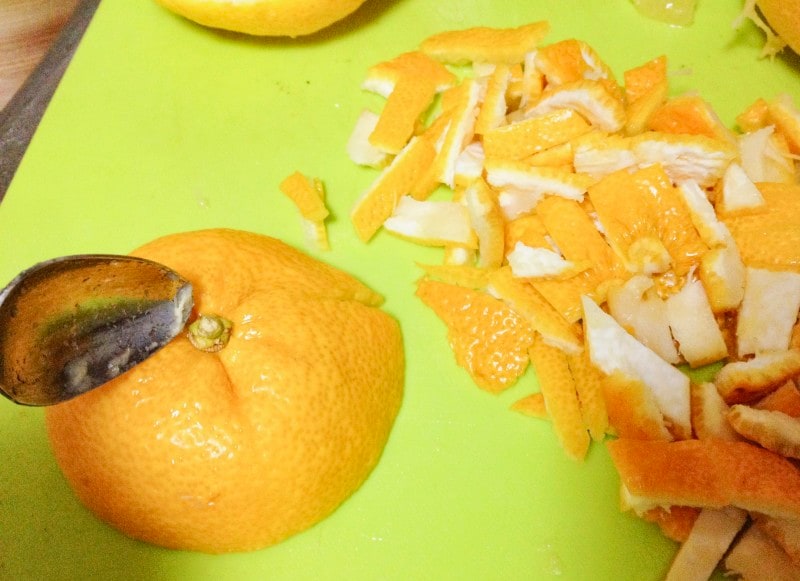 ゆず茶の作り方・レシピ：ゆずの皮を細切りにする