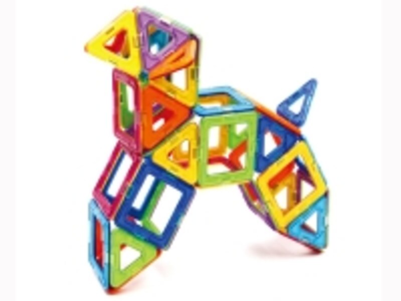 三角形、正方形、五角形、六角形を自由に組み合わせれば、立体的な作品も思いのまま