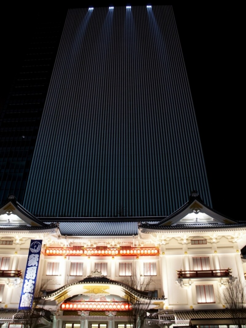 歌舞伎座屋根瓦にふりそそぐ人口星