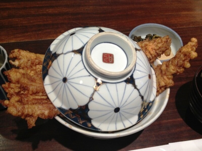 上蓋が閉まらない「あなご丼」