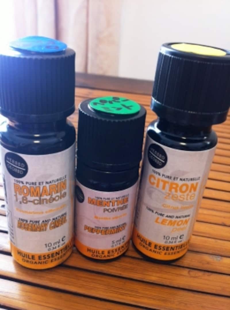 集中力にはこの3本！左から、ローズマリー、ペパーミント、レモン