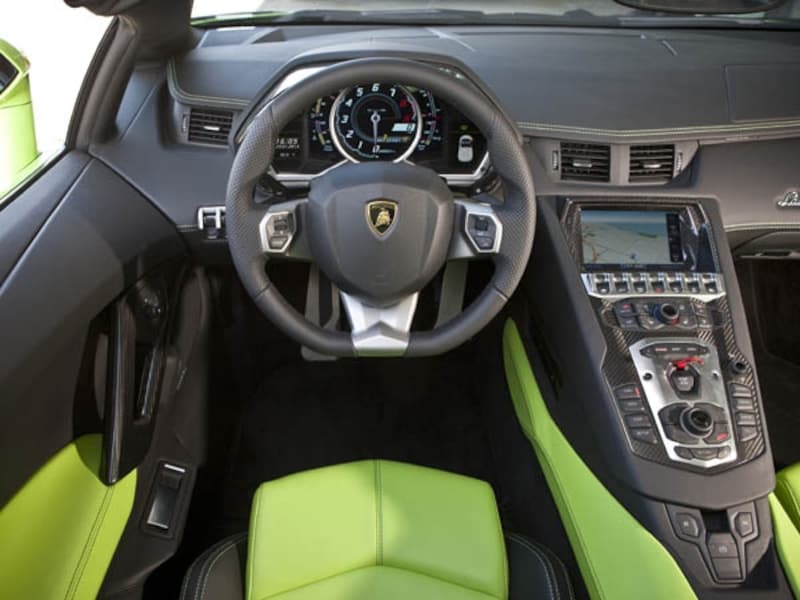 ランボルギーニアヴェンタドールLP700-4ロードスター